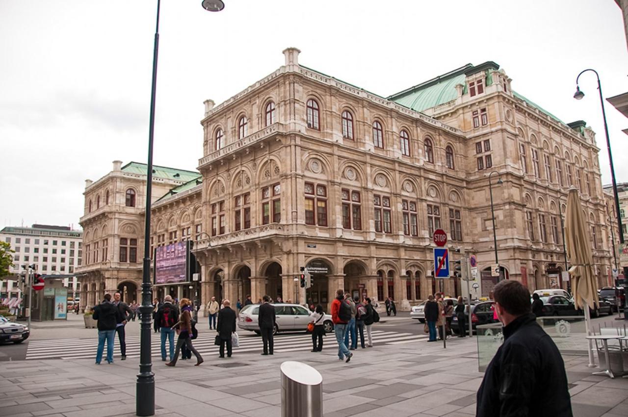 Opera Am Operneck Self Check In * Vienna