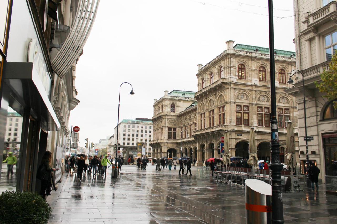 Opera Am Operneck Self Check In Vienna