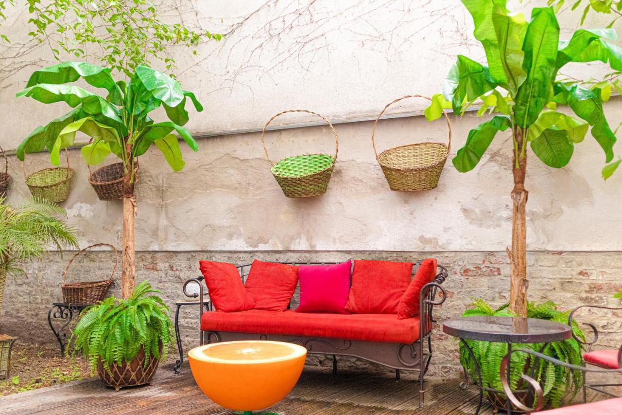 Fullfilling 3br Shared With Pleasing Patio Apartment