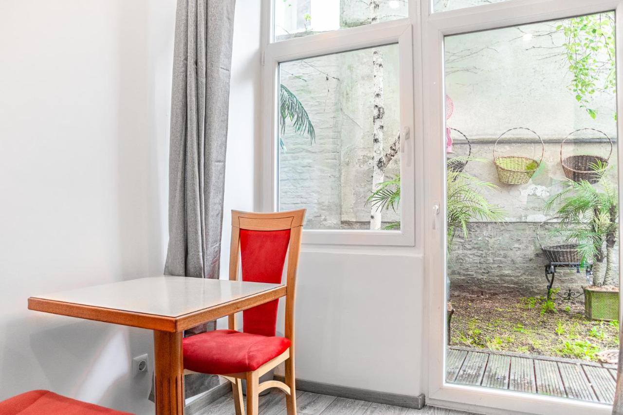 Fullfilling 3br Shared With Pleasing Patio * Vienna