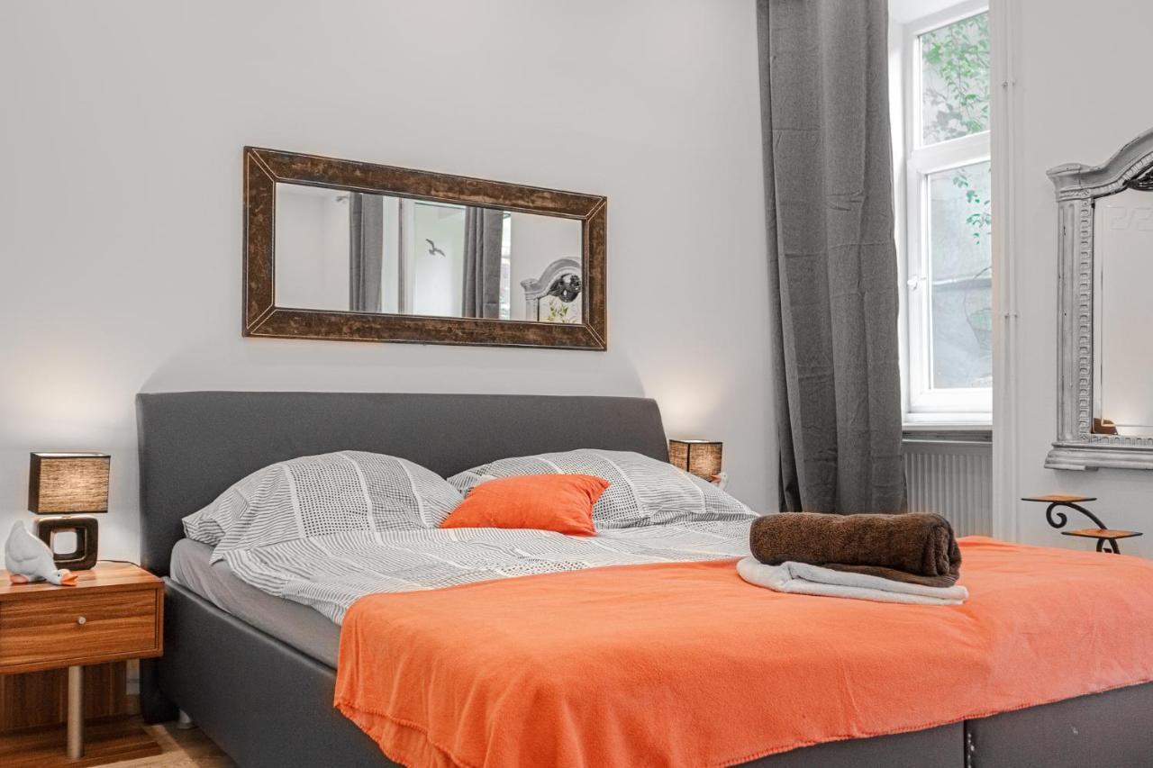Fullfilling 3br Shared With Pleasing Patio Vienna
