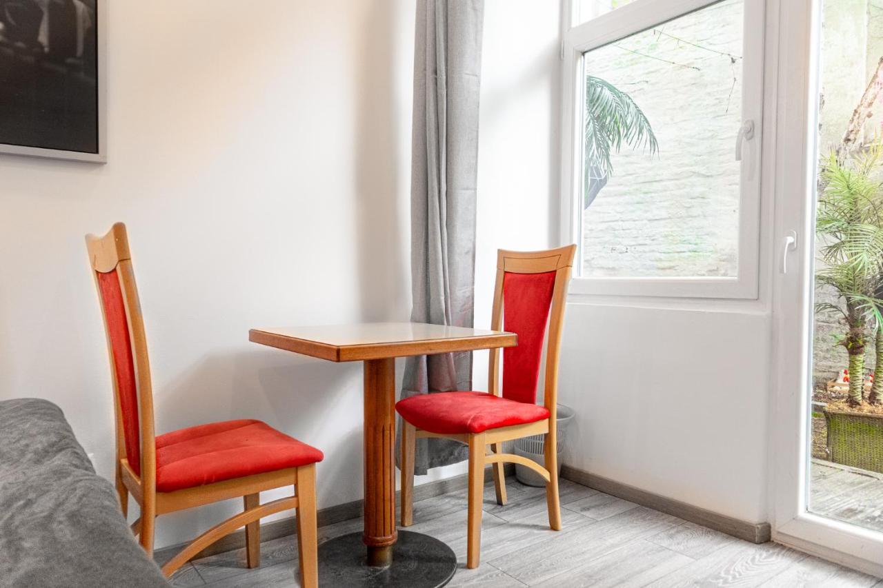 Apartment Fullfilling 3br Shared With Pleasing Patio