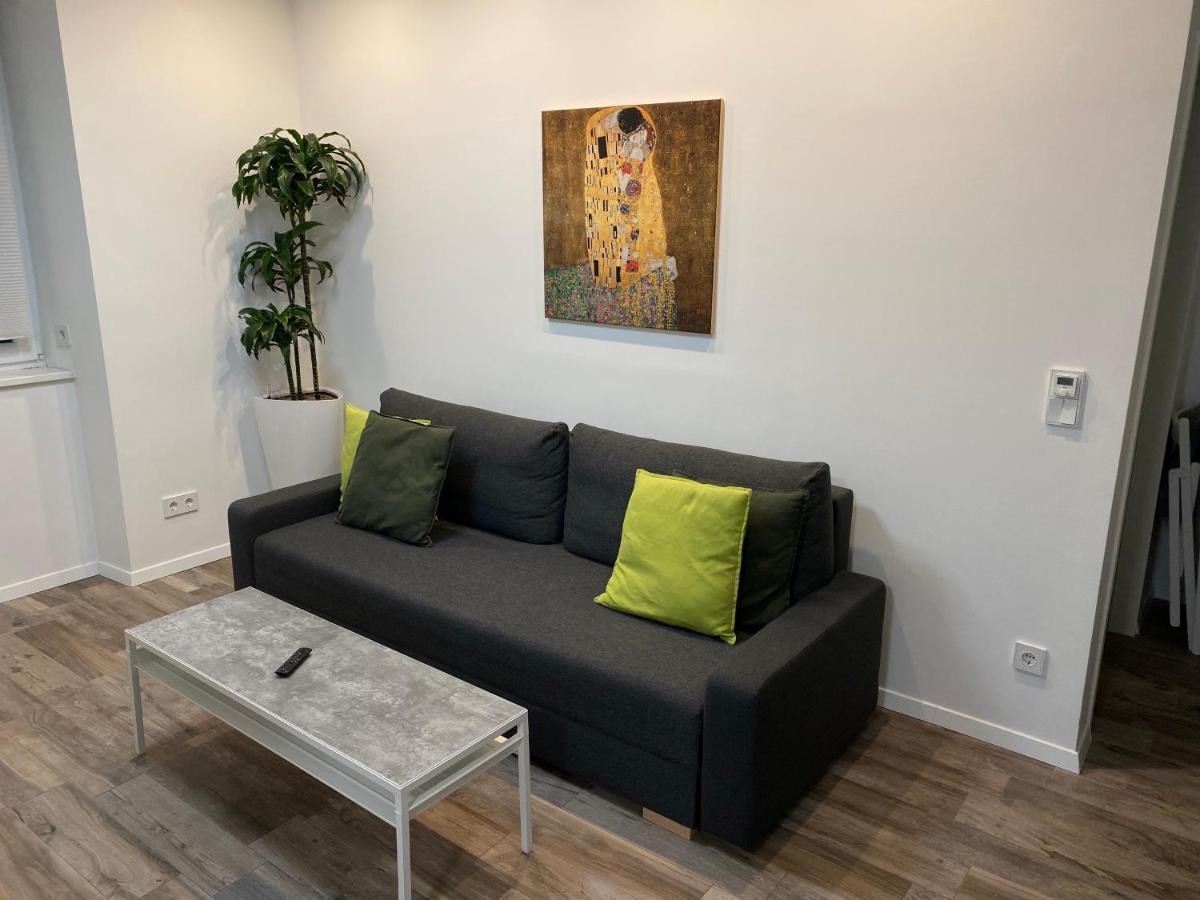 Kg38 - Modern Living