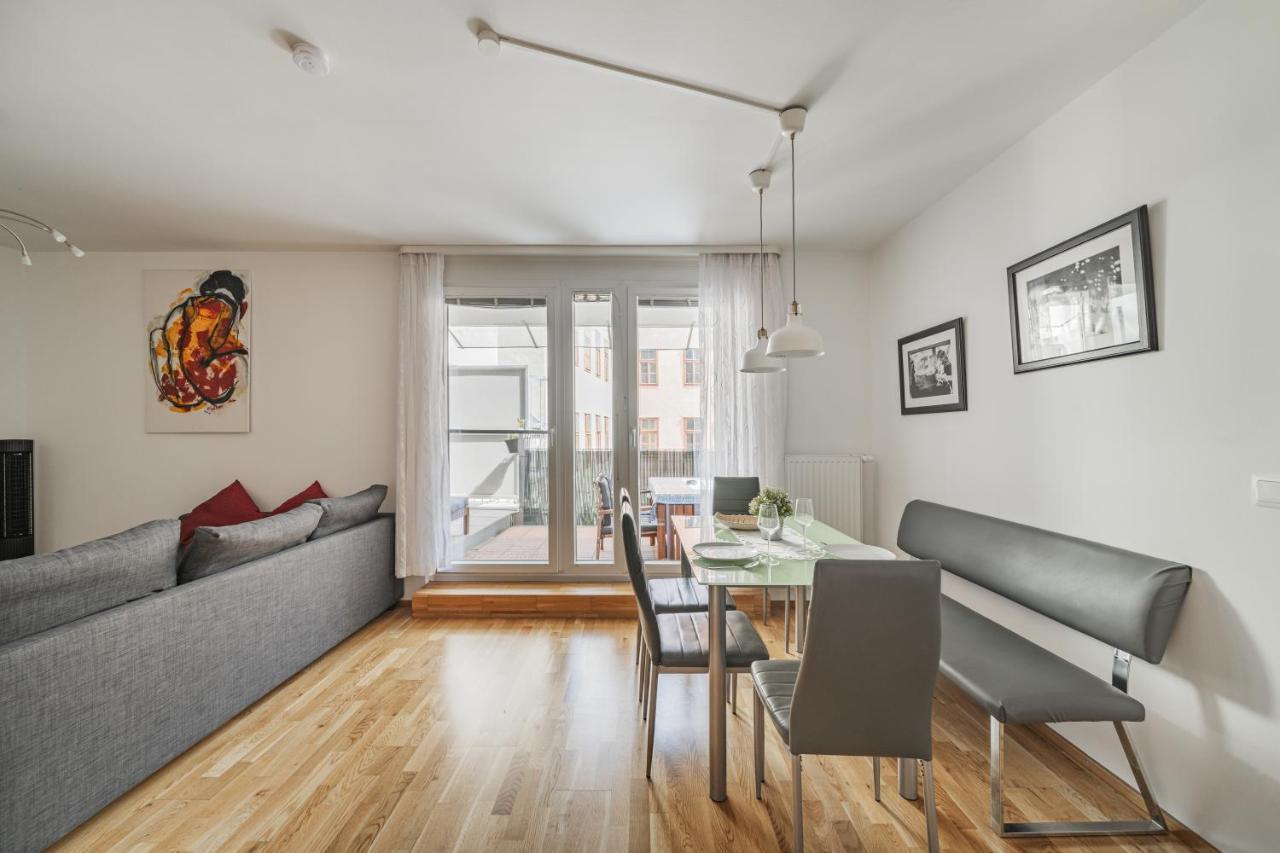 17 C&j's Apartment *