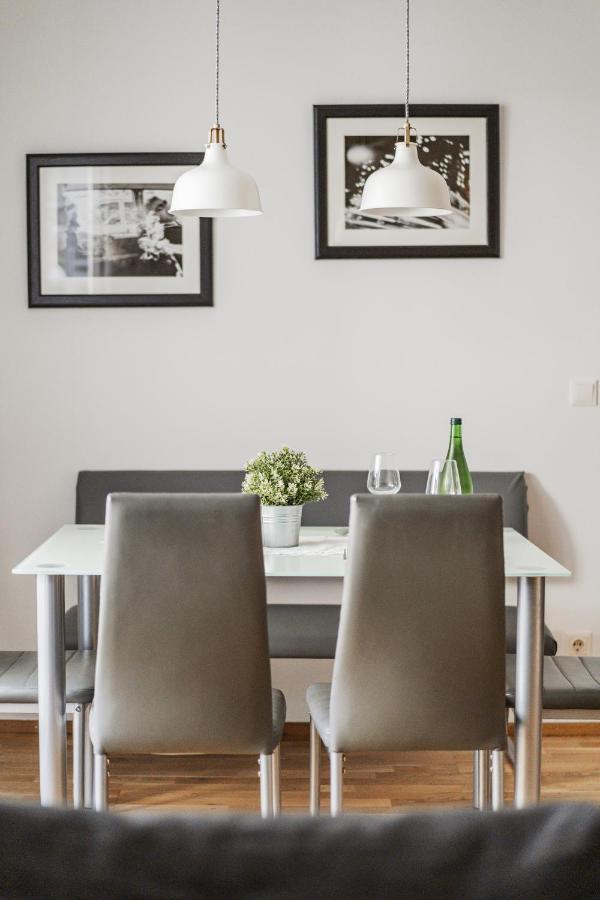 Apartment 17 C&j's *