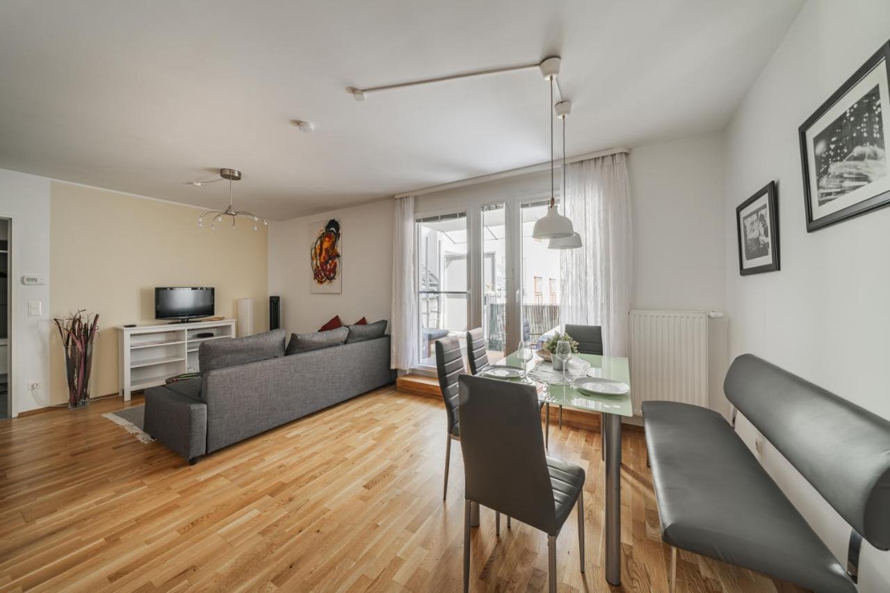 Apartment 17 C&j's *
