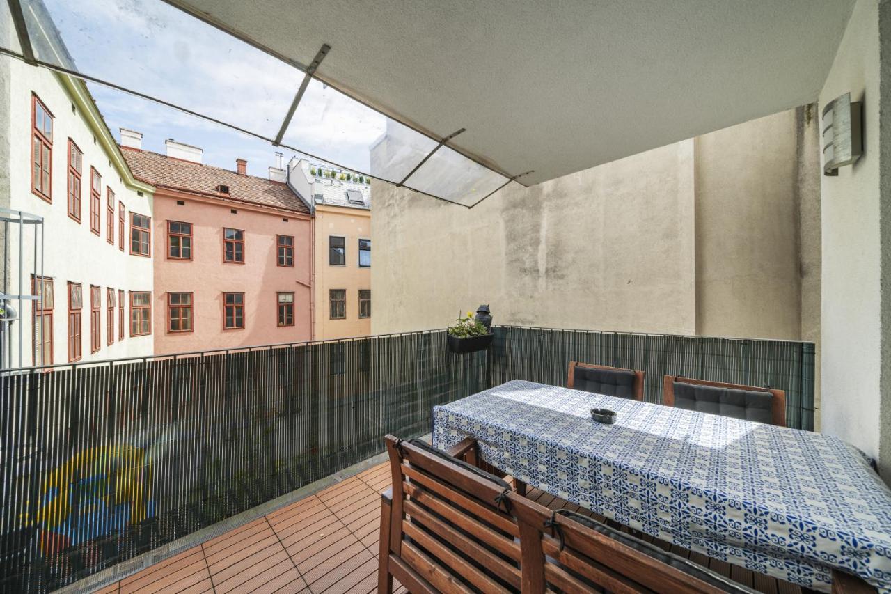 17 C&j's Apartment *