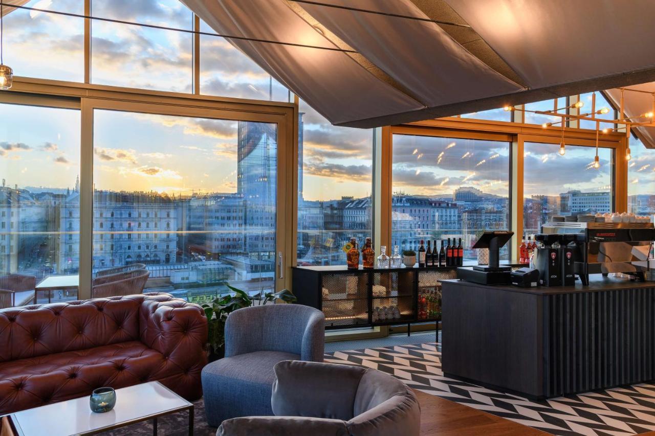 Radisson Red Hotel, Hotel