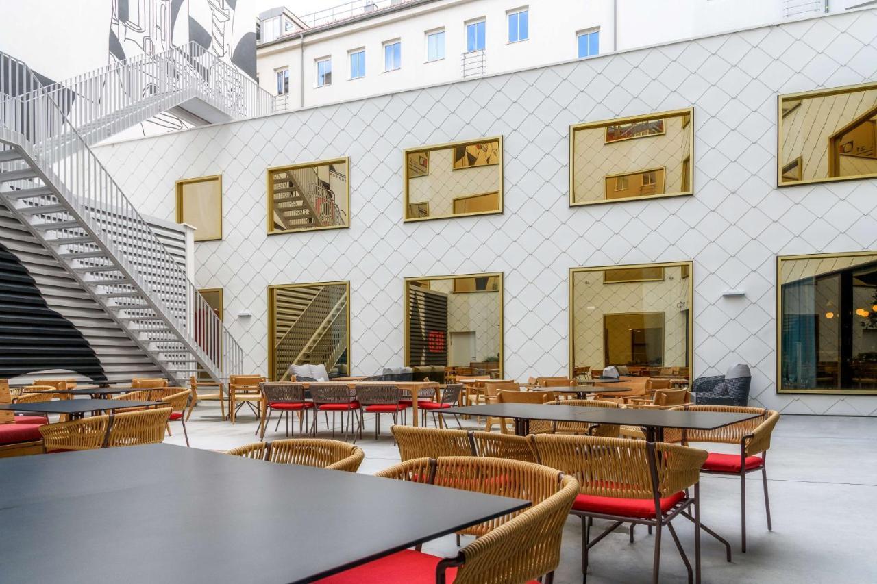 Hotel Radisson Red Hotel, 4*