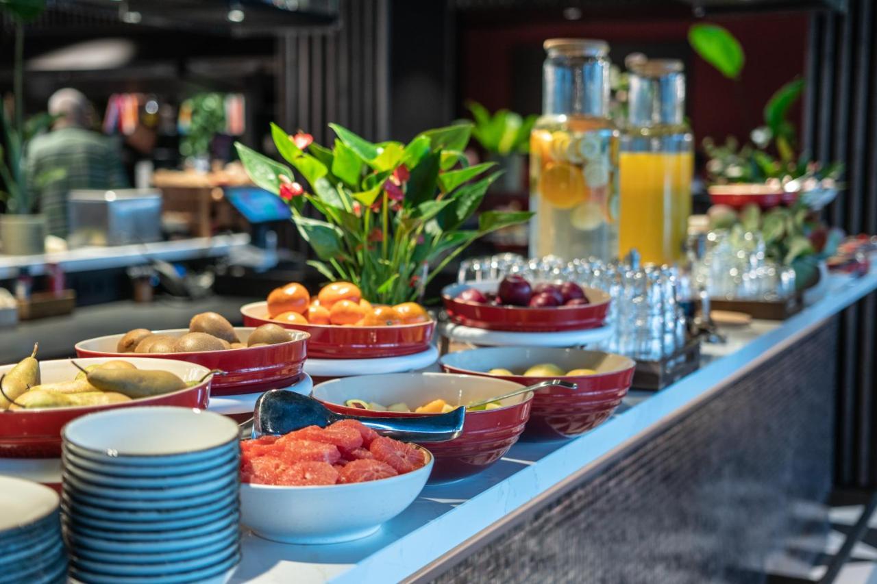 Radisson Red Hotel, 4*