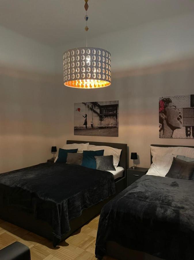 Central, 5 Min Walk To U4 Friedensbruecke Apartment