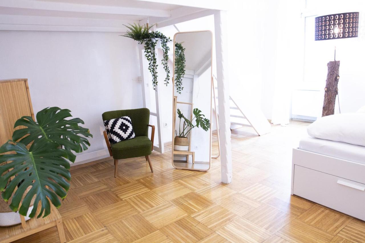 Modern Garden-apartment Next To Belvedere Palace Apartamento