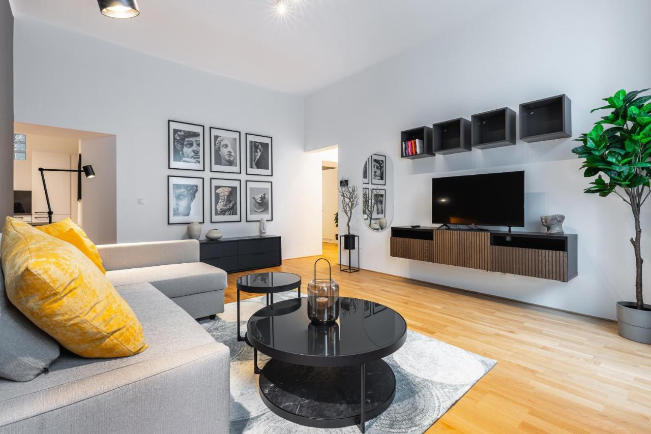 Trendy With - Smart Tv, Coffee Machine In Meidling Apartment