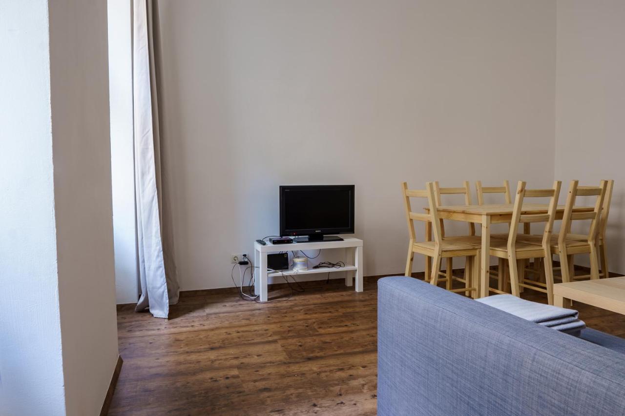 Apartment 1200 *