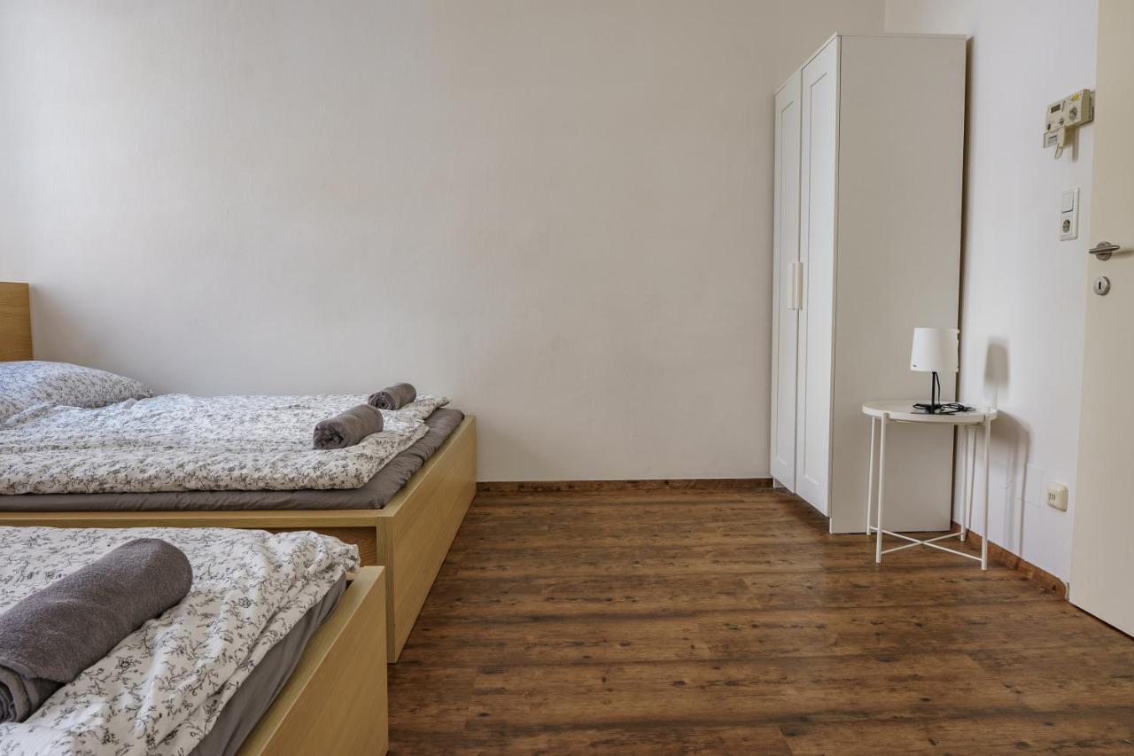 1200 Apartment *