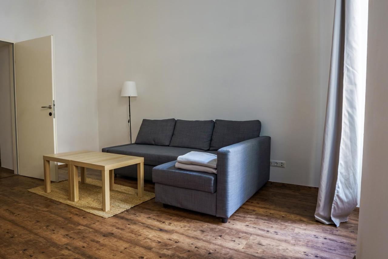 1200 Apartment