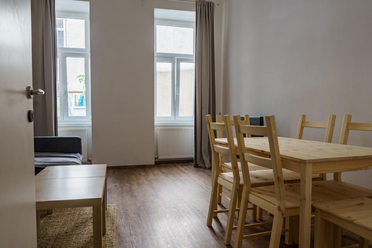 1200 Apartment *