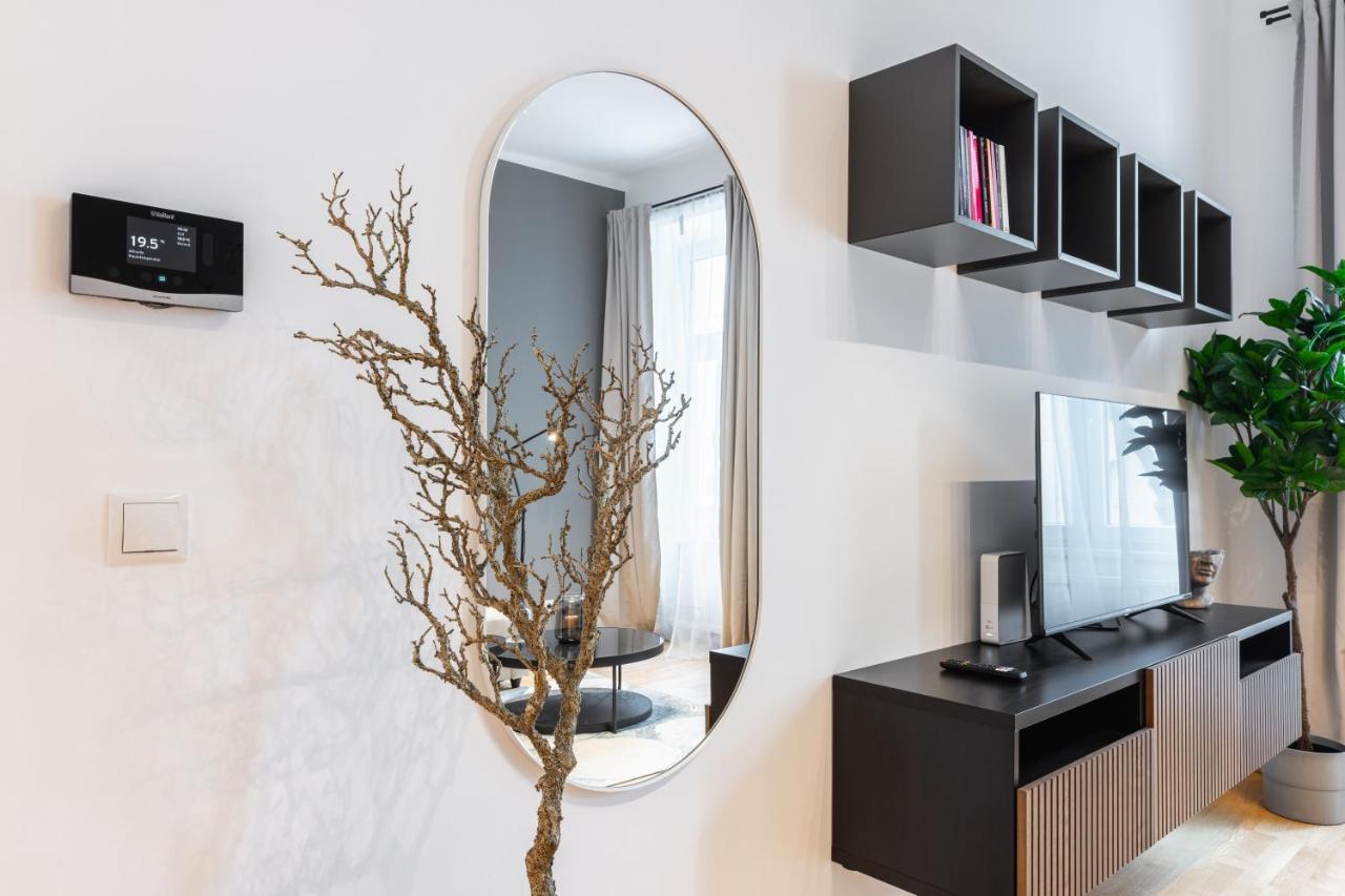 Trendy With - Smart Tv, Coffee Machine In Meidling Apartment