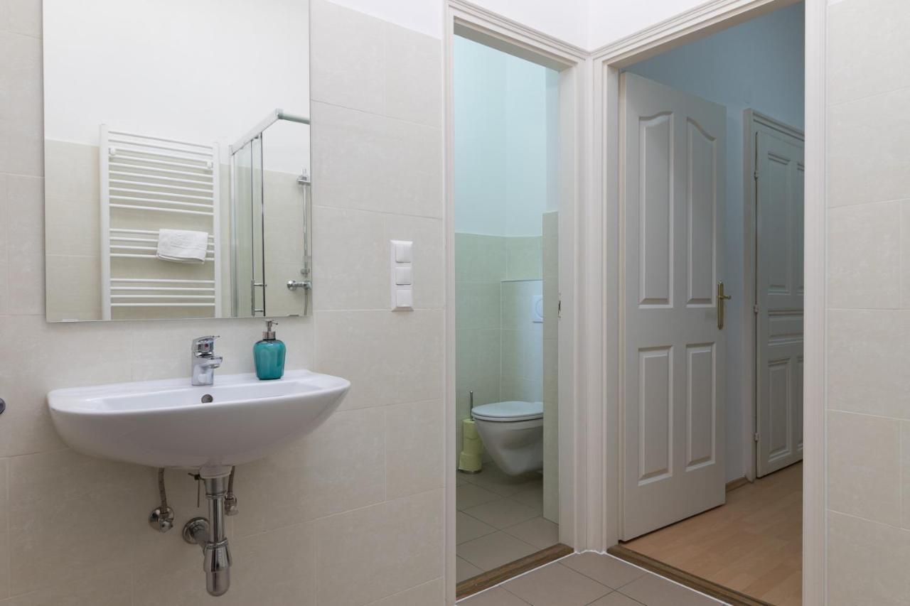 Spacious 2 Bedrooms In 4th District Near Karlskirche