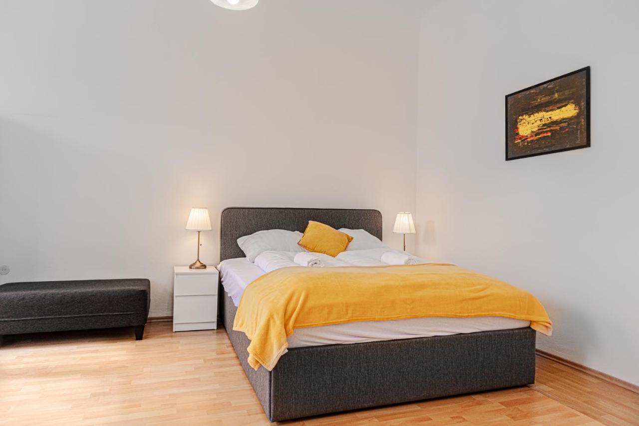 Pleasing 2br Apt. Akh-perfect For Groups *