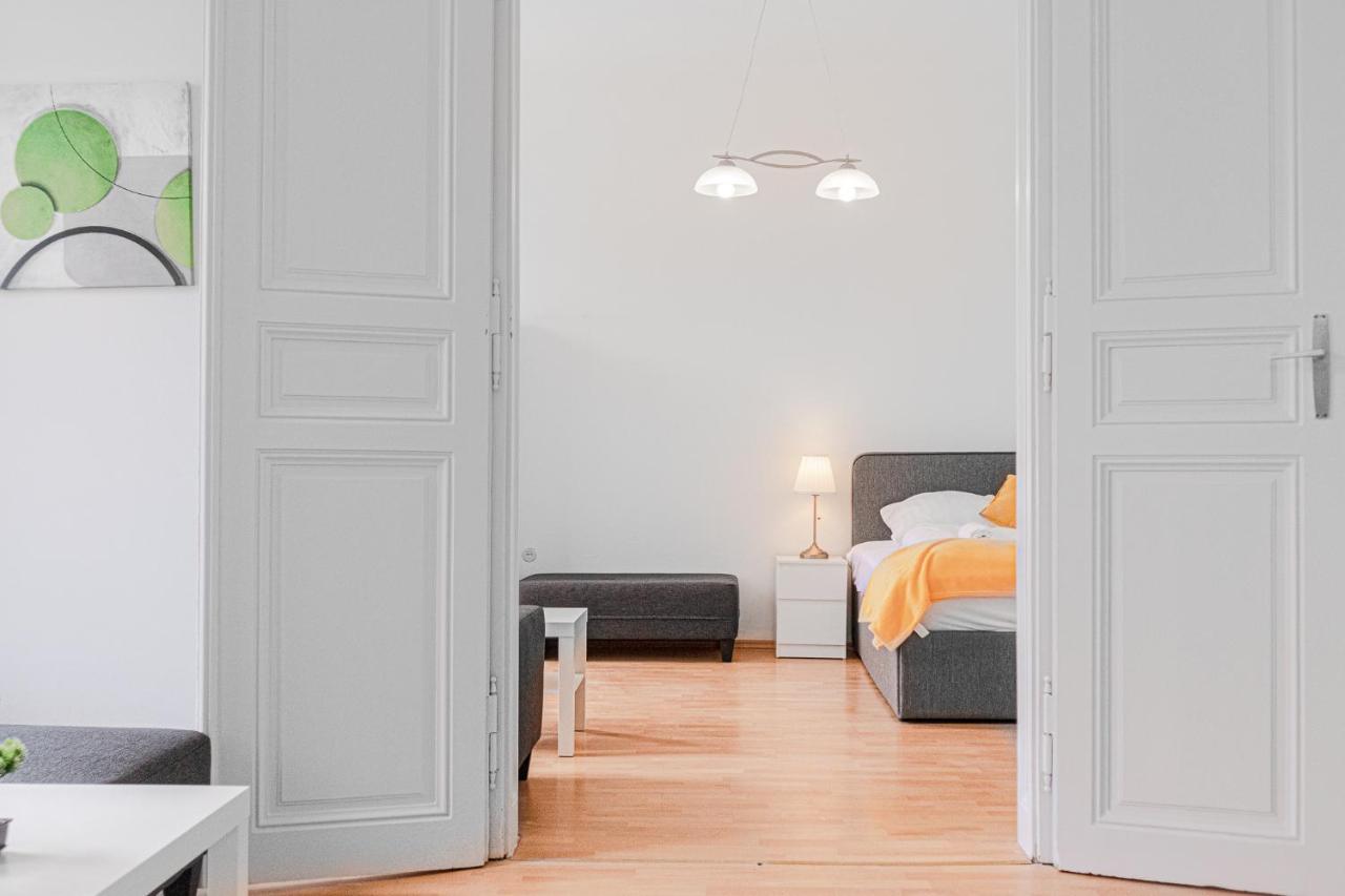 Pleasing 2br Apt. Akh-perfect For Groups *