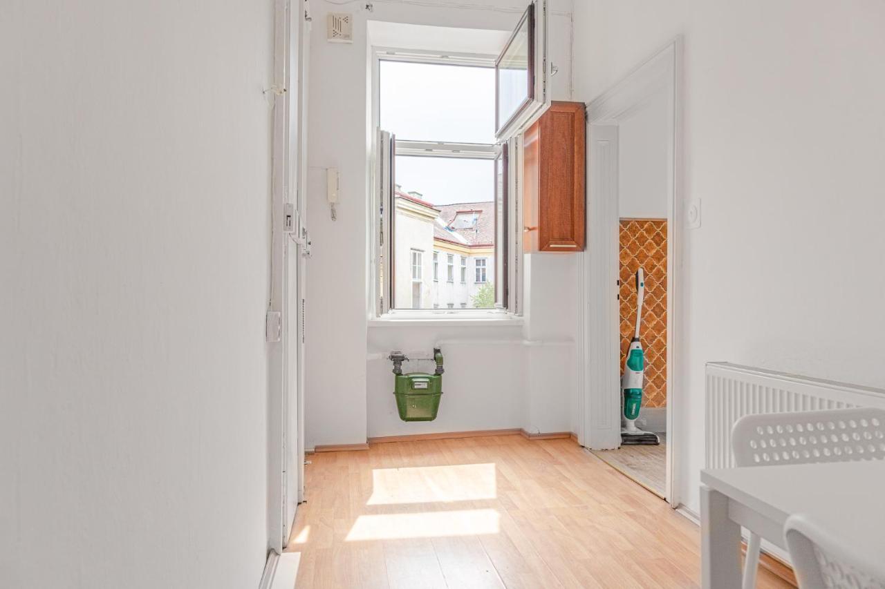 Apartment Pleasing 2br Apt. Akh-perfect For Groups