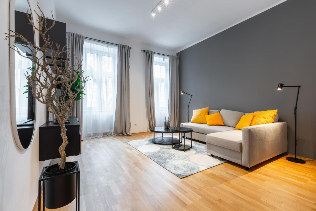 Trendy With - Smart Tv, Coffee Machine In Meidling Apartment