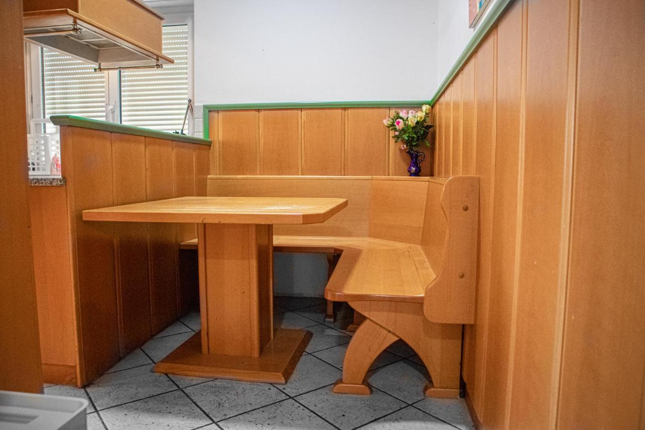 Apartment Exquisite With Free Parking - Suitable For Groups Up To 18p