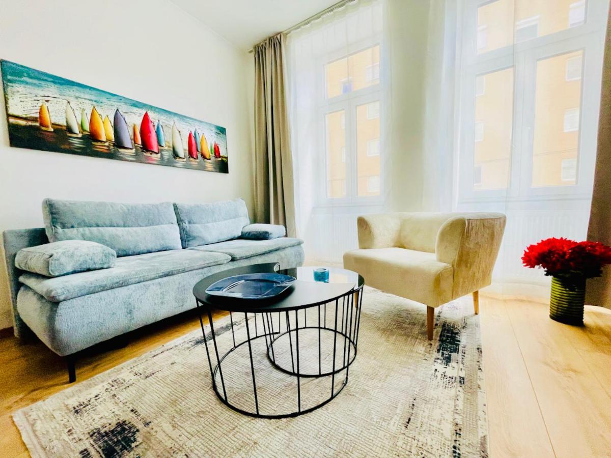 Apartment Colorful & Quiet In Beautiful Viennese Building *