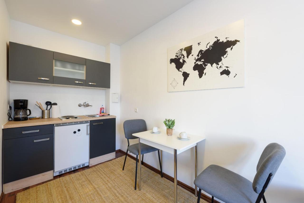 Lights - Hernals Apartment