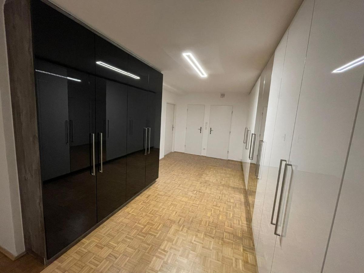 Refaeli 1020 Vienna
