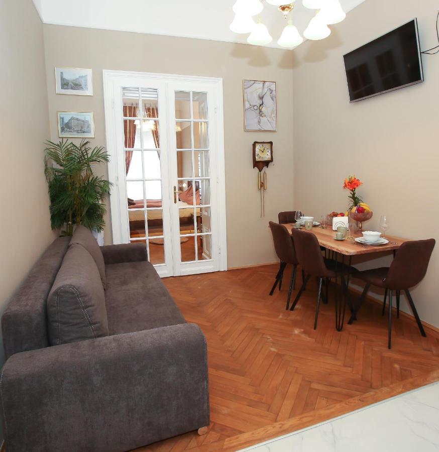 Opera Apartment *