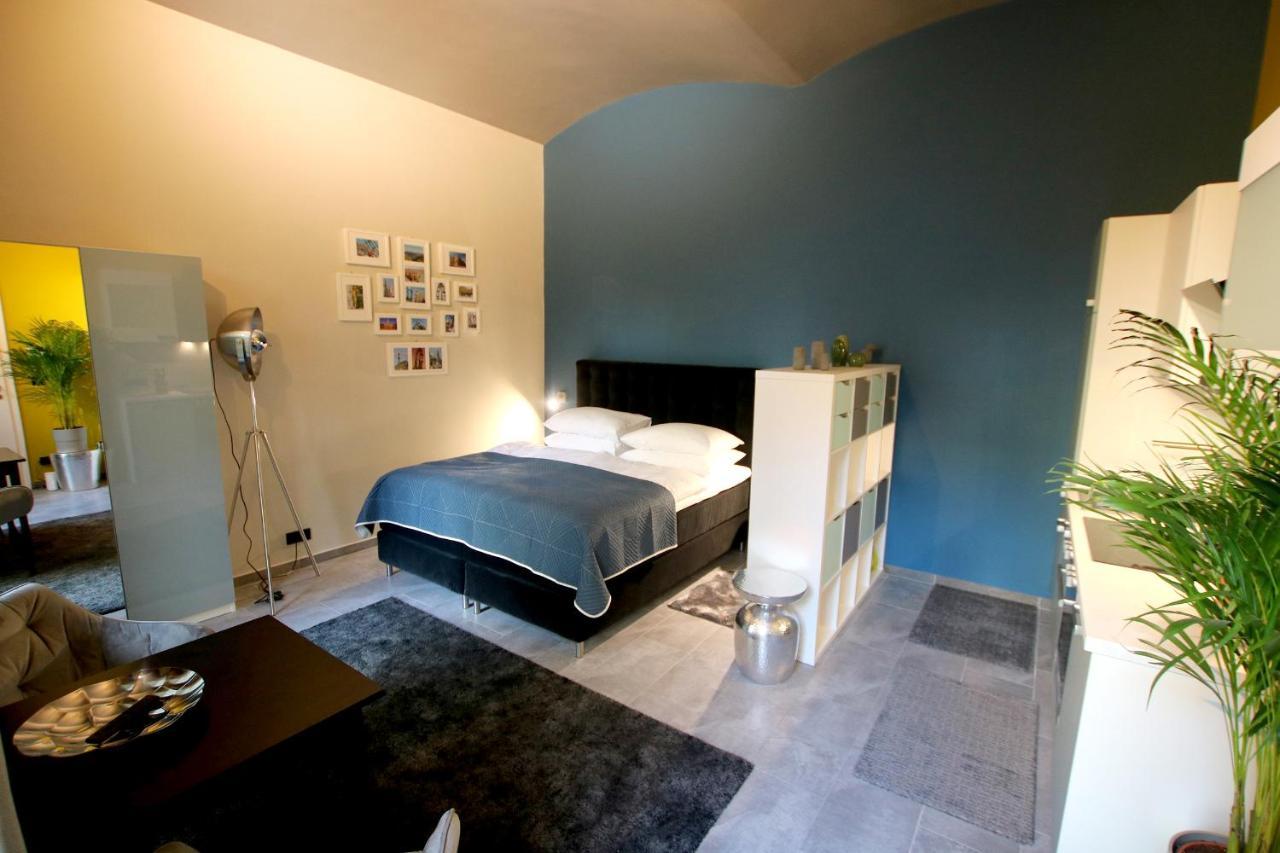 Apartment Street Living - *
