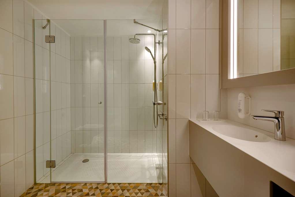 Hotel H+