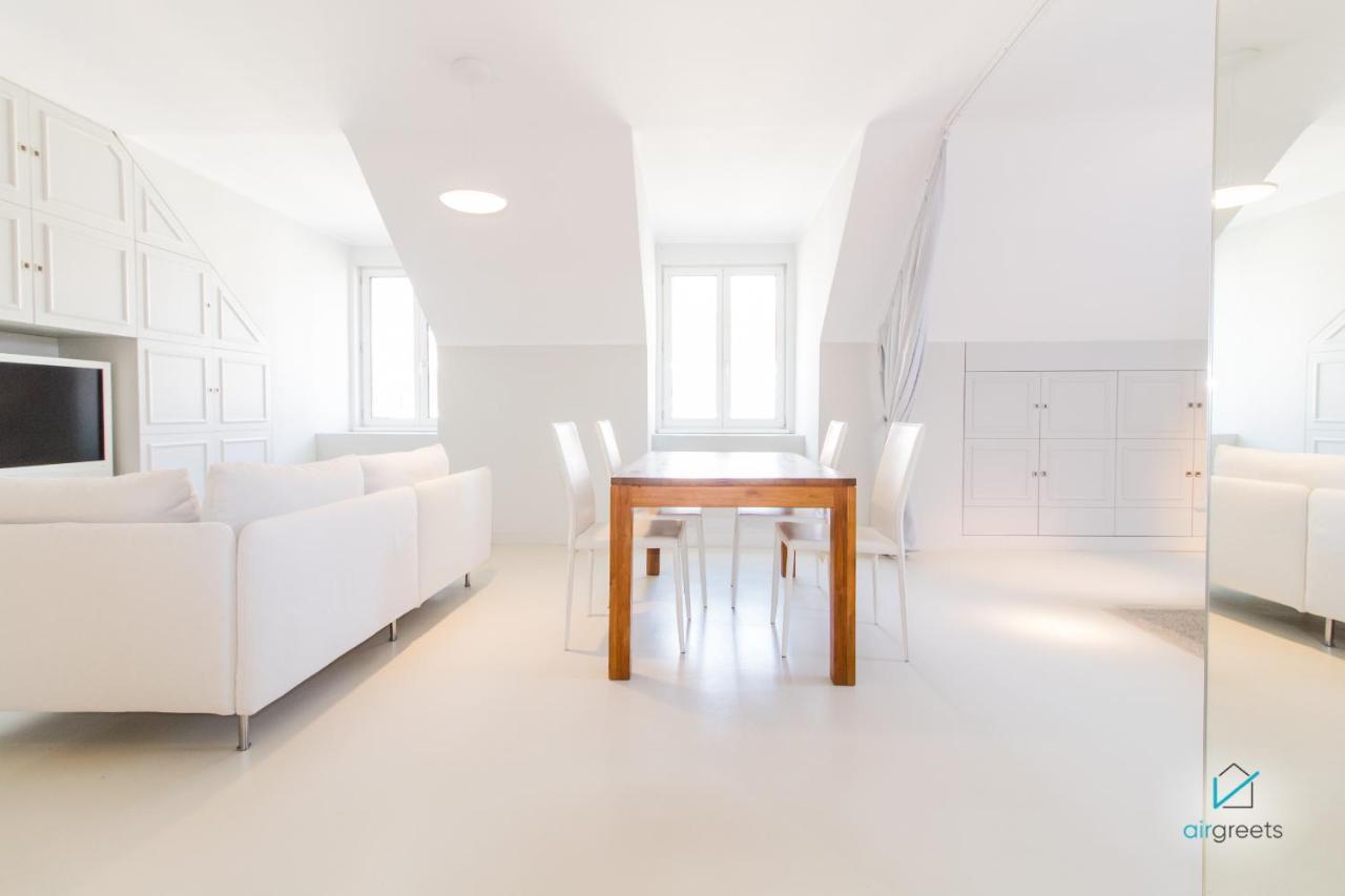 Modern, Minimalist Flat In Apartment *