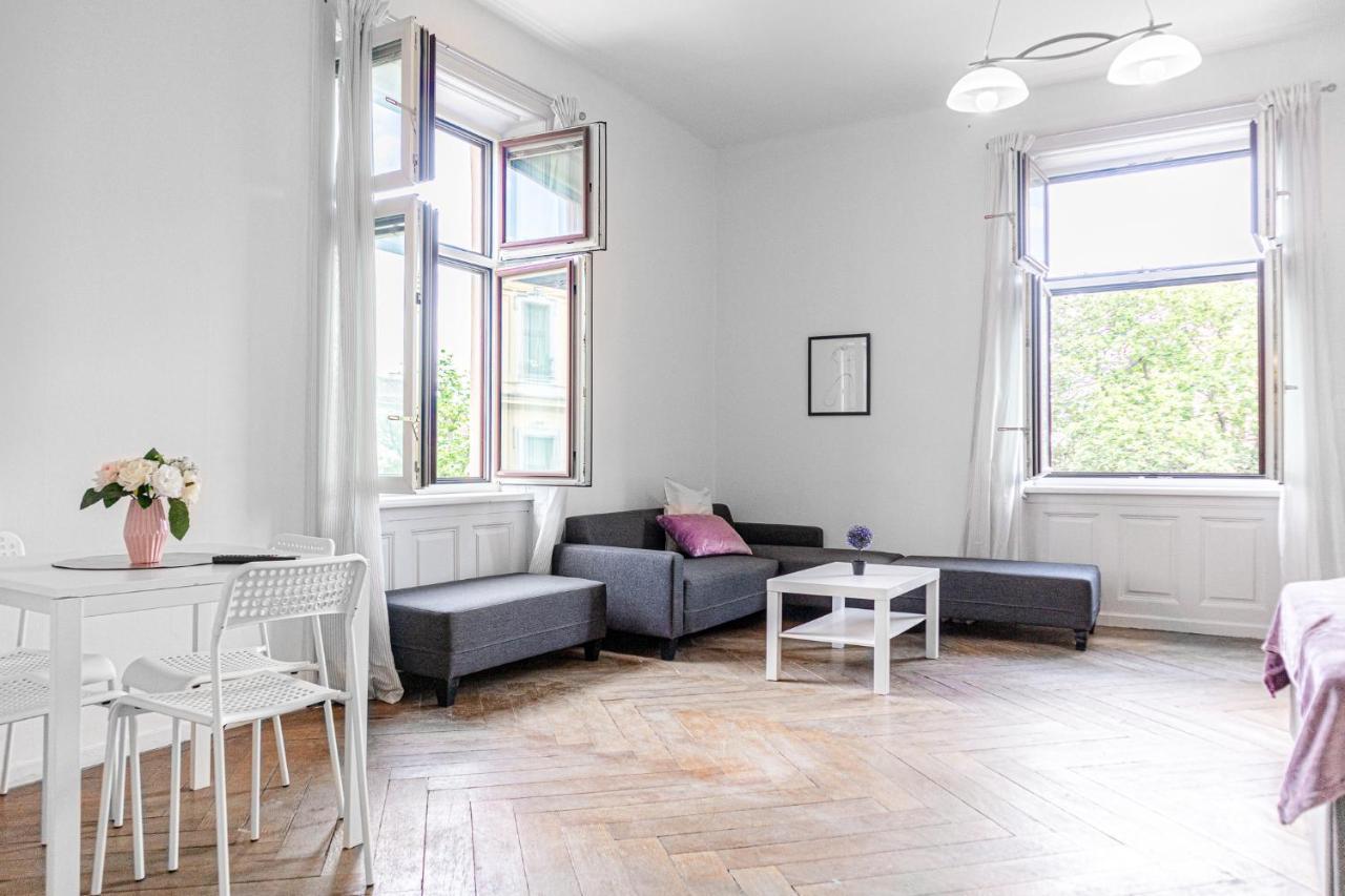 Apartment Cozy 2Br Apt. Near Akh Hospital-Ideal For Longstay