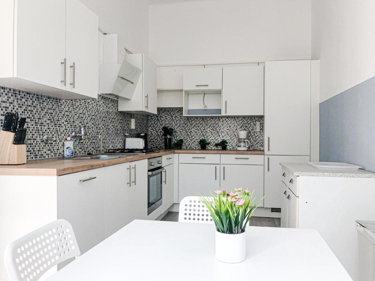 Commodious 2br Apt. Near Akh-perfect For Groups Apartment *