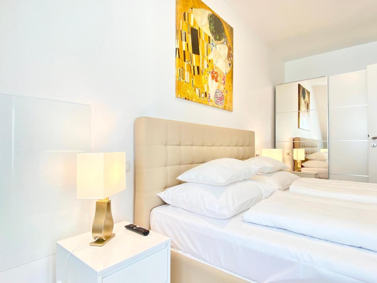 Steiner Residences Nestroyplatz Apartment