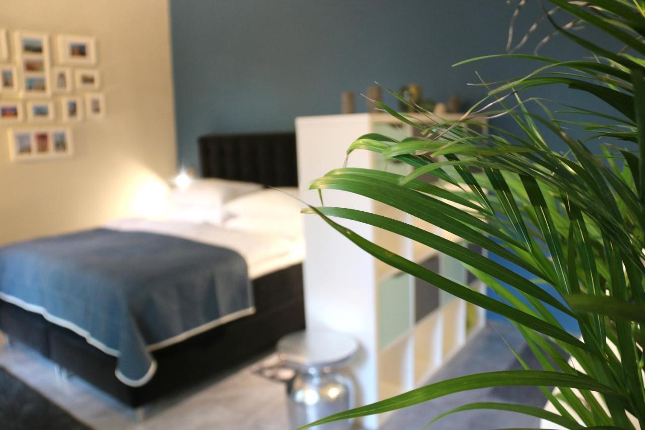 Apartment Street Living - *