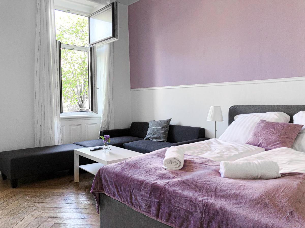 Commodious 2br Apt. Near Akh-perfect For Groups Apartment