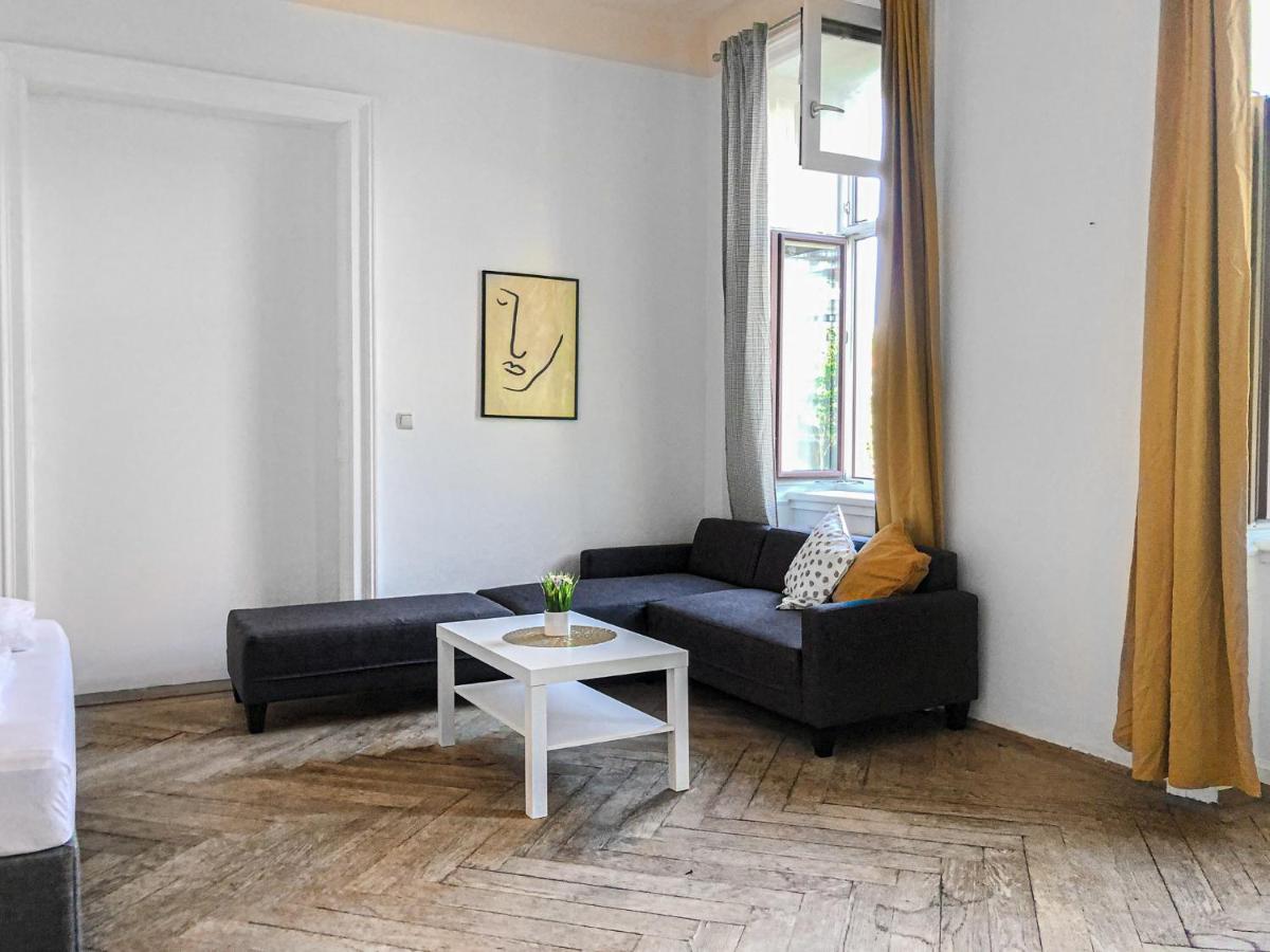Commodious 2br Apt. Near Akh-perfect For Groups Vienna