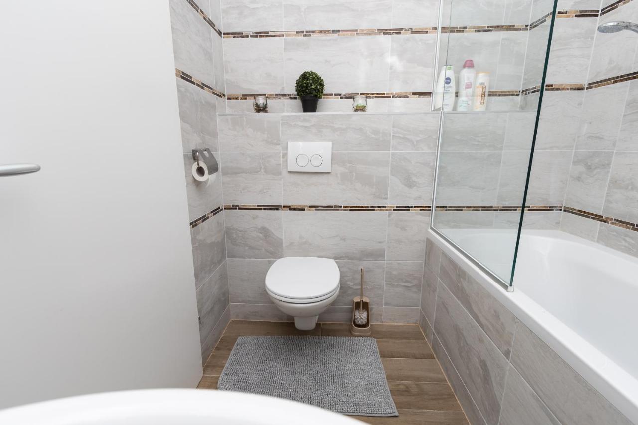 Comfortable Romantic 1 Bedroom Near Augarten *