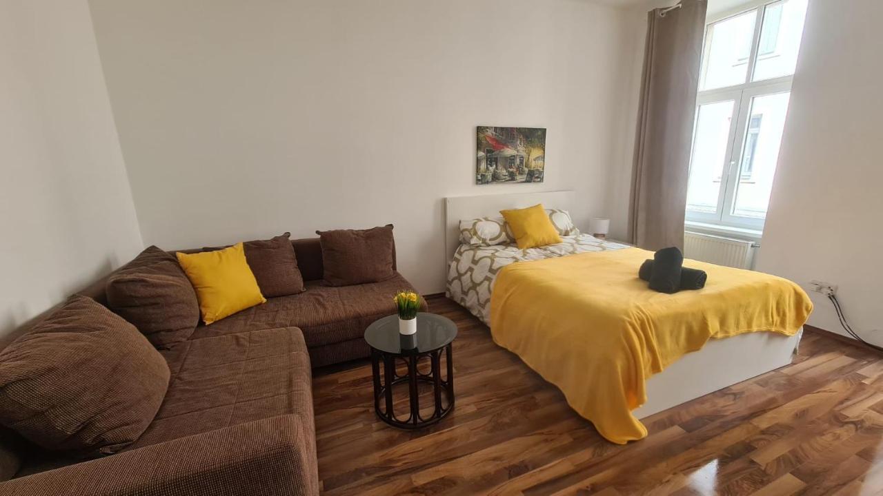 Peaceful 1br Apt. Near Metro Station Langenfeldg.