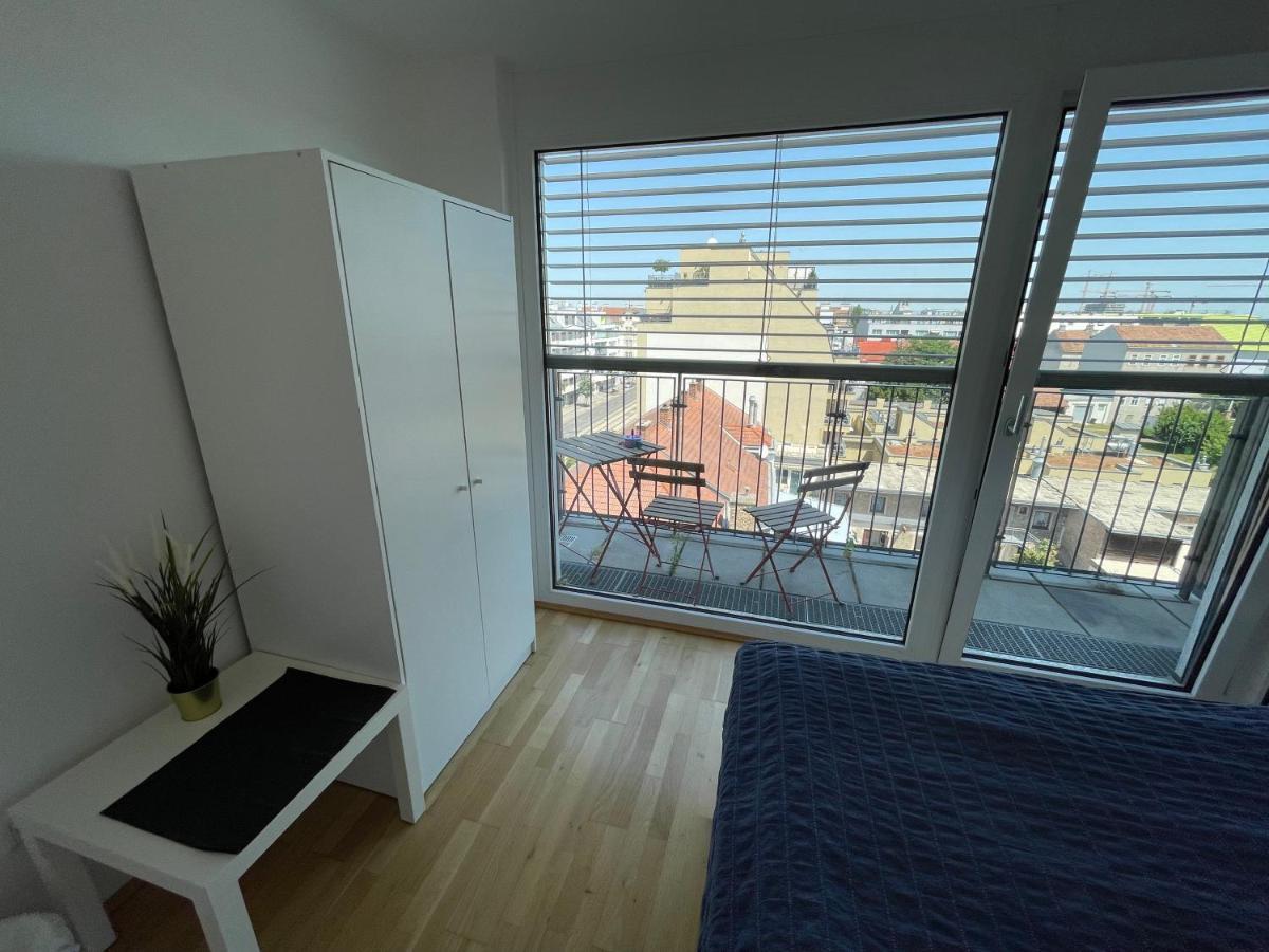 Homestay Eca Rooftop Live - Private & Serviced