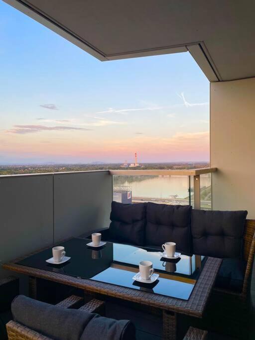 Danube Skyline Executive Apartment *