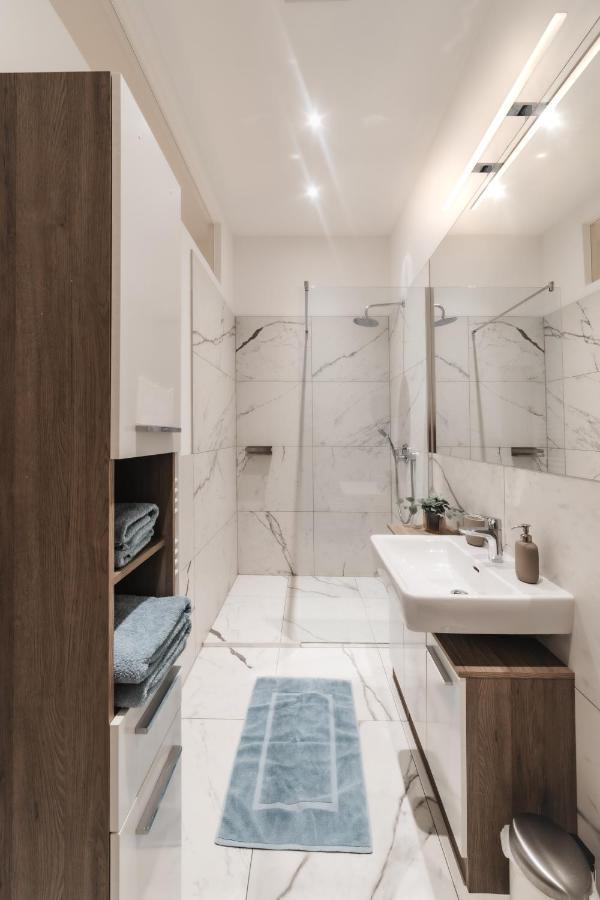 Cozy Apartment, 2 Private Terraces, 8 Min To Center Apartment *