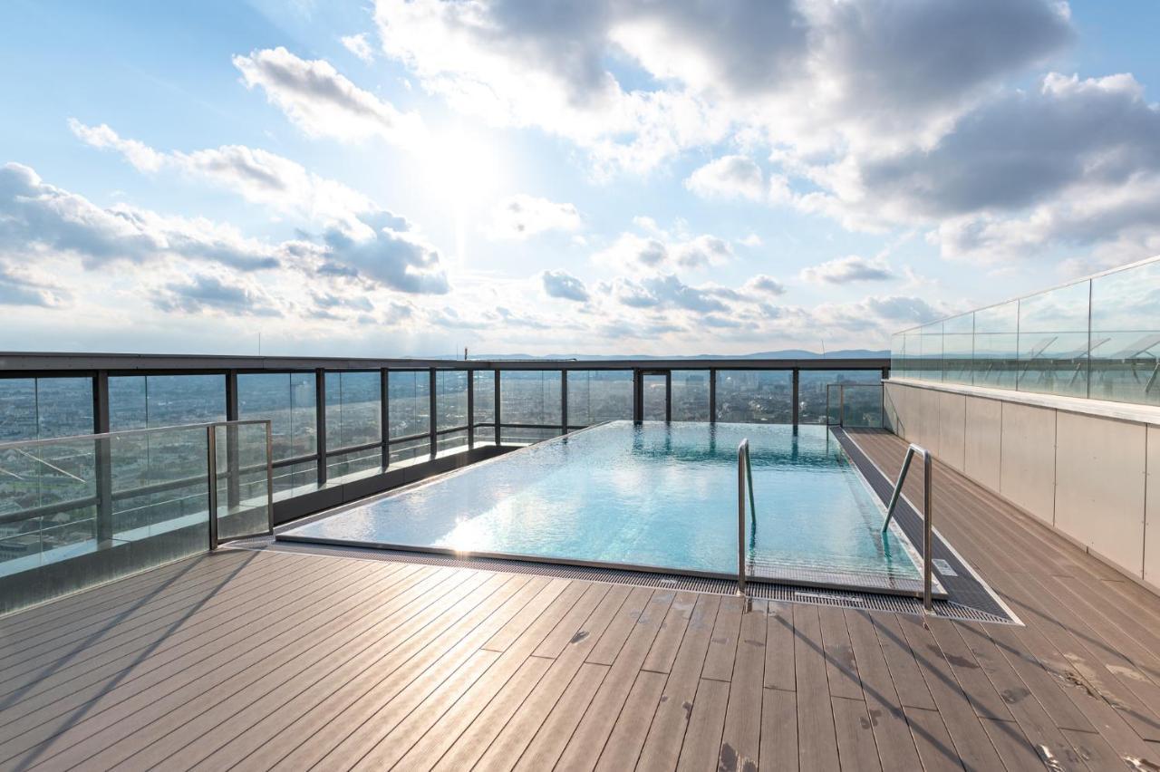 Apartment Over The Roofs Of *