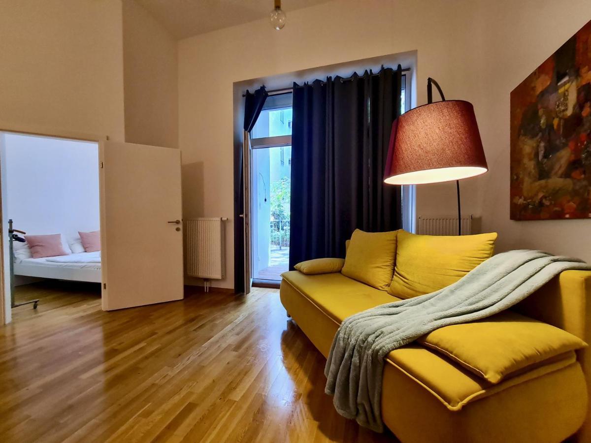 Lovely Private Terrace Apartment *