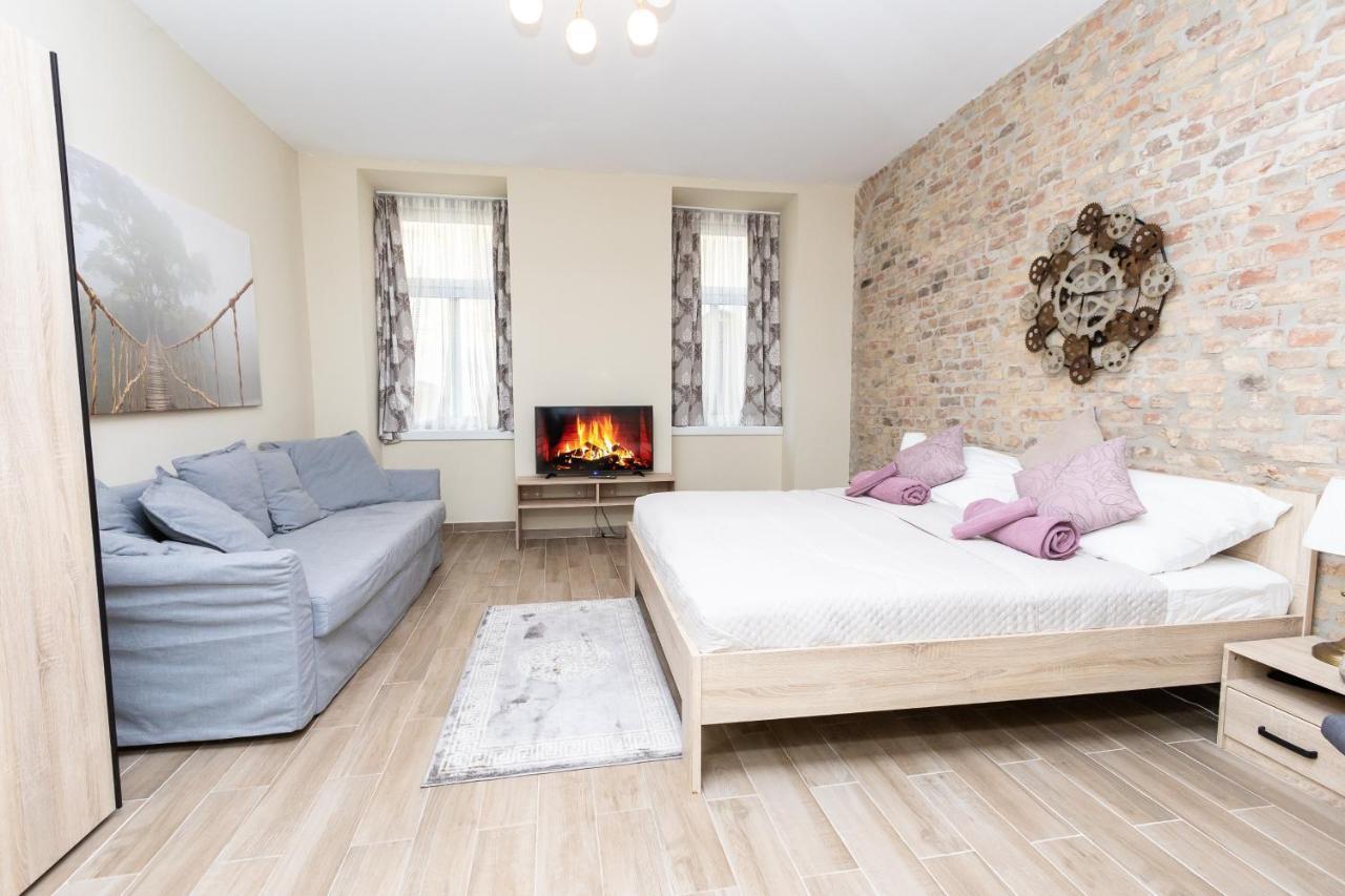 Comfortable Romantic 1 Bedroom Near Augarten Apartamento