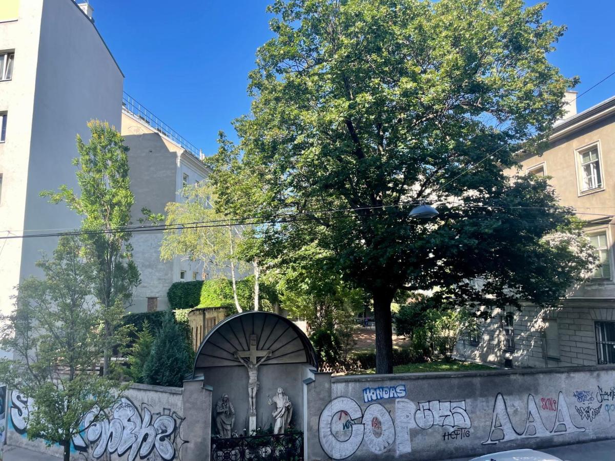 Business-apartment 1-6 Months *